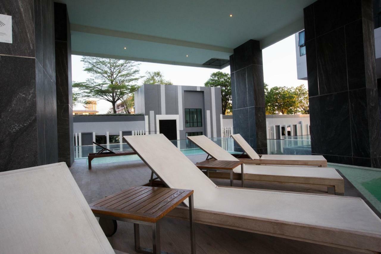The Base Central Pattaya By Pattaya Holiday Exteriör bild