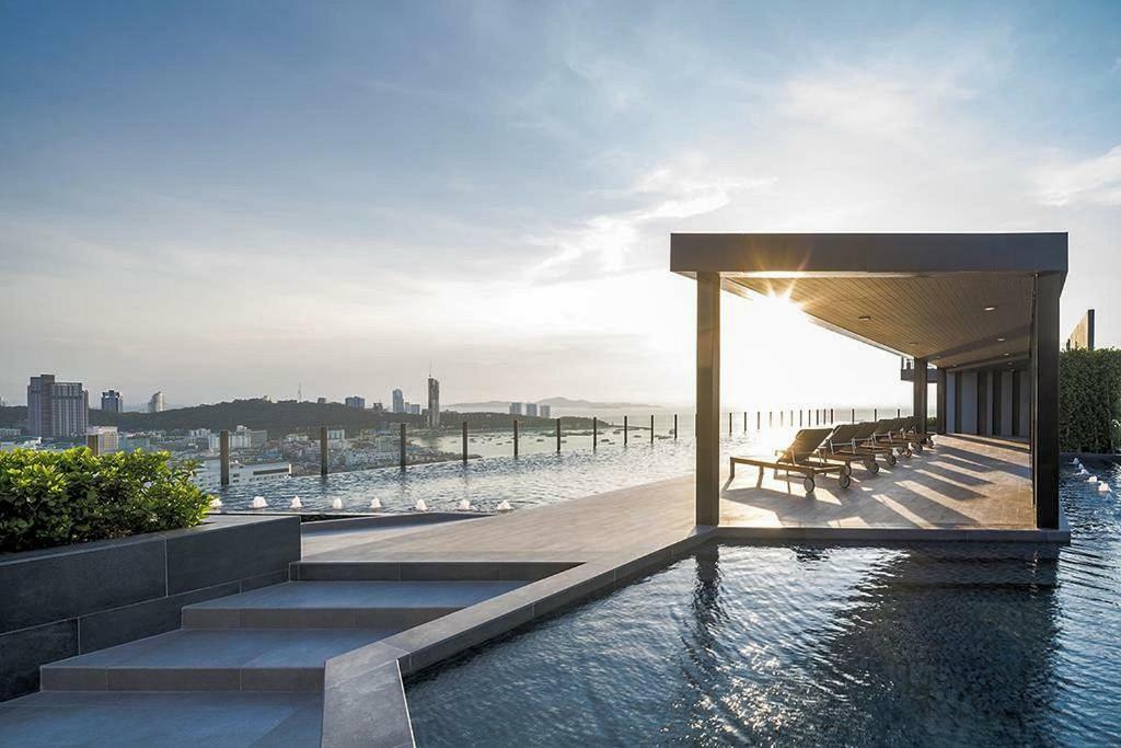 The Base Central Pattaya By Pattaya Holiday Exteriör bild