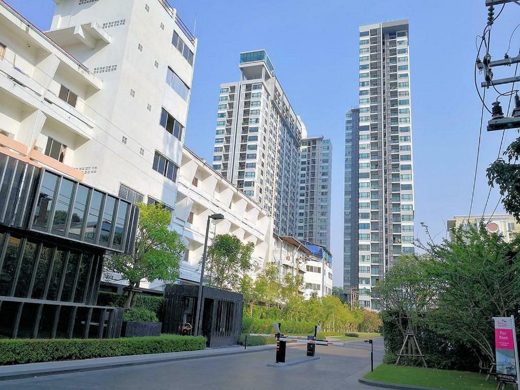 The Base Central Pattaya By Pattaya Holiday Exteriör bild